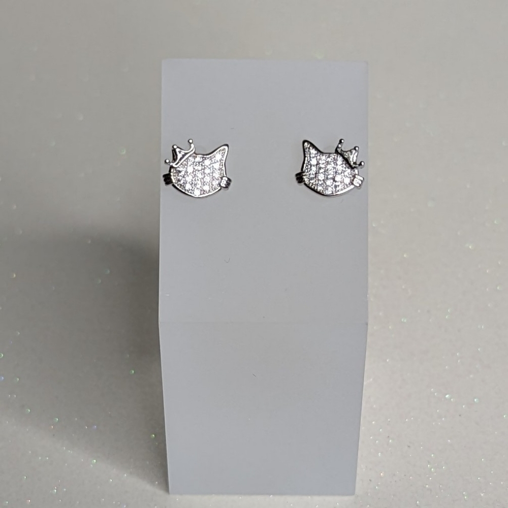 Cat face with crown Zircon stud earrings